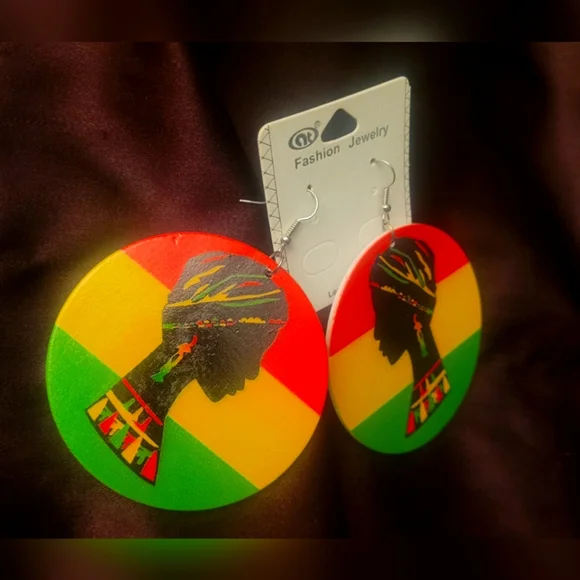 Afrocentric Wooden African Woman Earrings - Picture 1 of 4